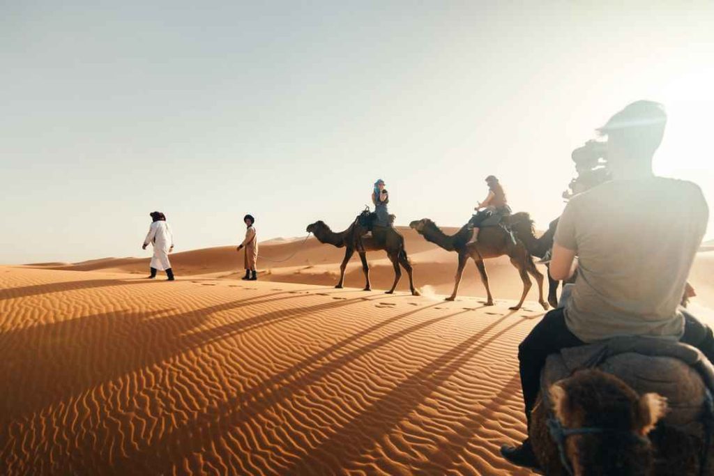 rutas a camello de aventura por el desierto de Merzouga en Erg Chebbi en Marruecos Kam Kam Dunes