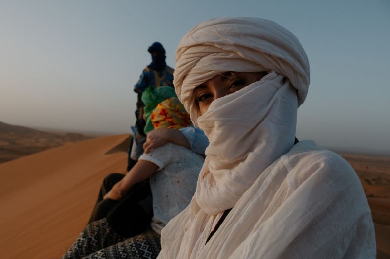 Paseo en camello en el desierto